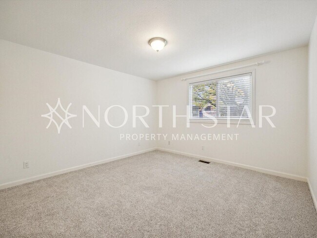 Building Photo - Beautifully Maintained Single-Level Home with Modern Touches