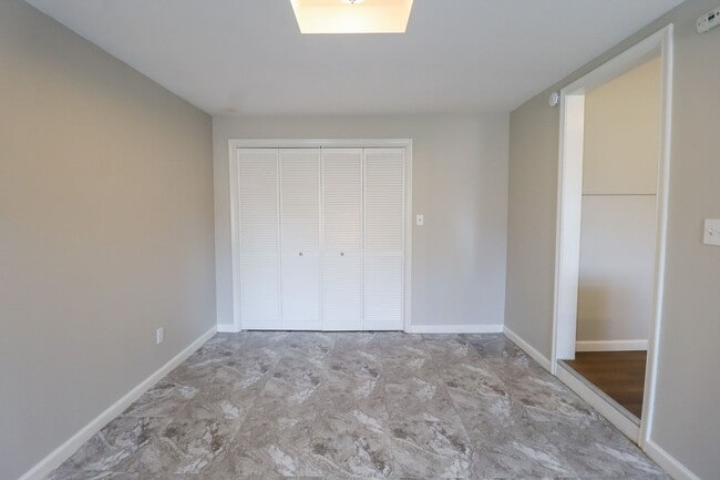 Building Photo - Cozy 2 Bedroom 1 Bathroom Home In Kendall-Whittier