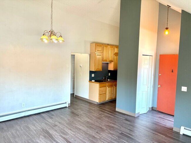 Building Photo - Bright 2BR Apartment Minutes from Horsetooth Reservoir