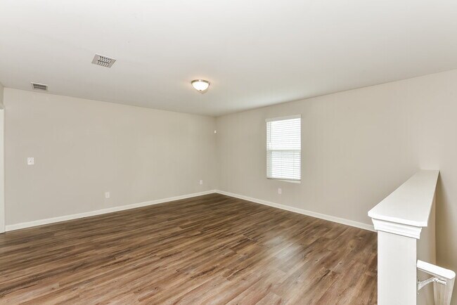 Building Photo - 3765 Place Dr