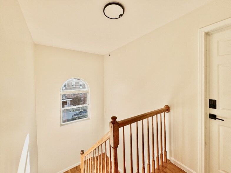 Building Photo - 87 Chadwick Ave