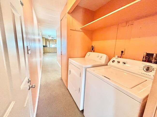 Building Photo - Unfurnished 2 Bedroom Manufactured Home in Barefoot Bay Available Now!