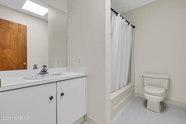 Building Photo - 4 Black Pine Ln