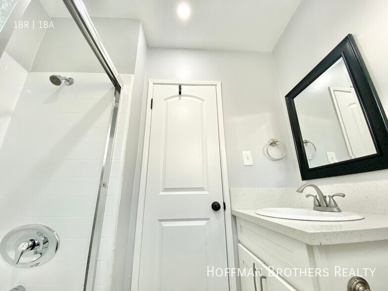 Building Photo - 1256 Tamarind Ave