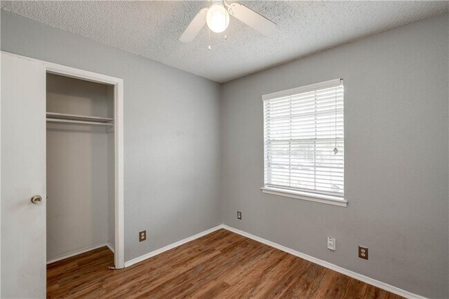 Building Photo - 1101 S Trace Dr