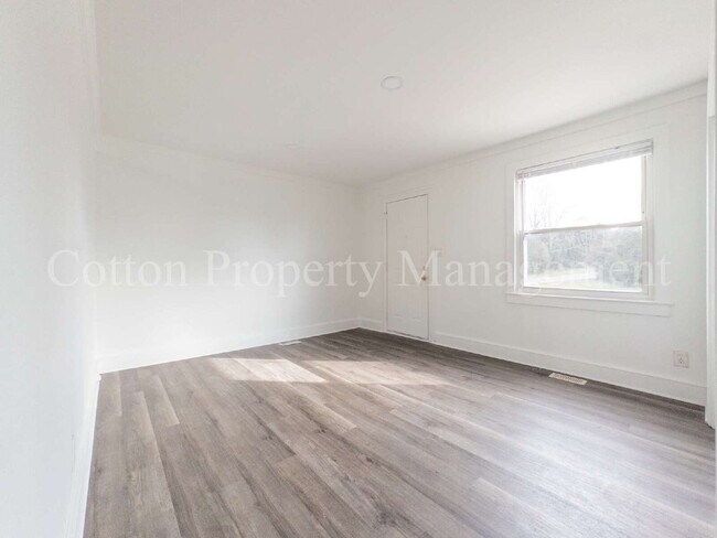 Building Photo - 417 N 13th St