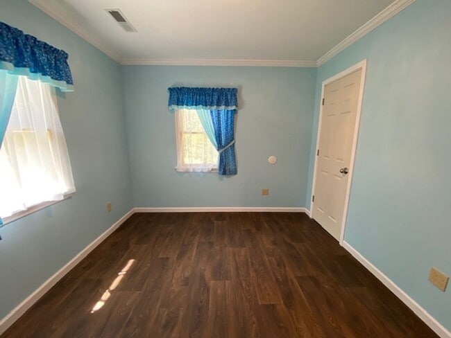 Building Photo - Single-Level Living! 3BR Ranch by Portage ...