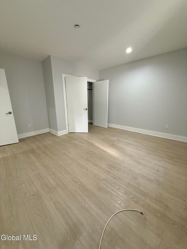 Building Photo - 5 Broadway