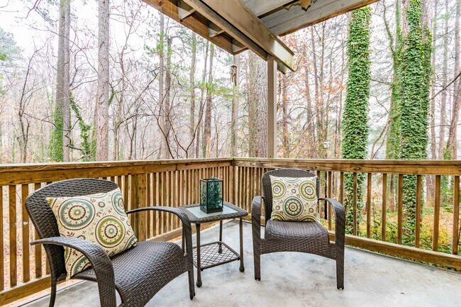 Building Photo - 631 Pine Ridge Pl