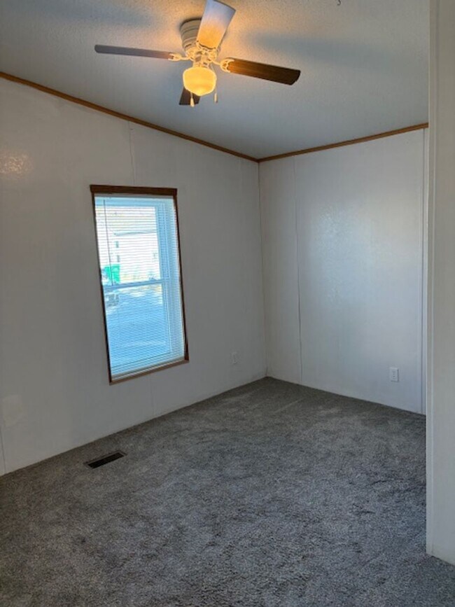 Building Photo - Cozy 3-Bedroom, 2-Bath Mobile home in a Great Location