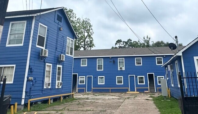 Building Photo - 7018 1/2 Avenue F