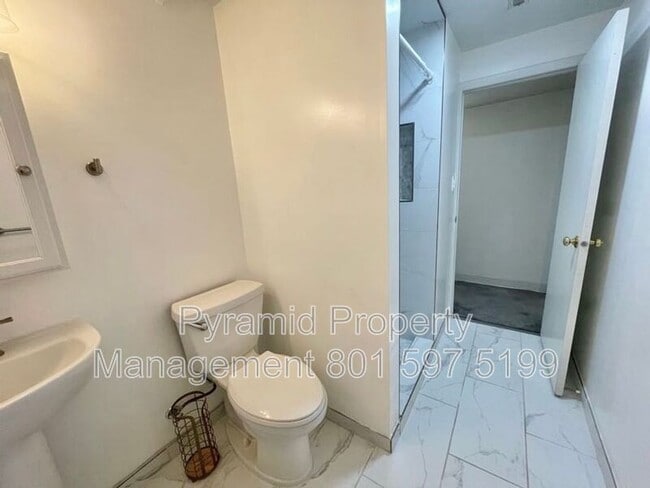 Building Photo - 874 E Angelina Ave