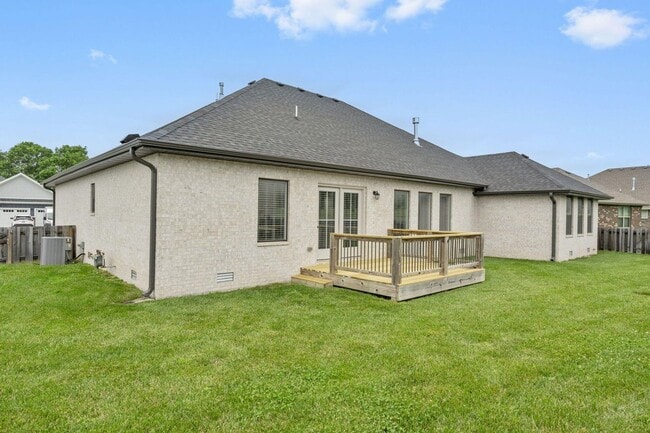 Building Photo - Beautiful 3 Bedroom Home w/ Flex Room!