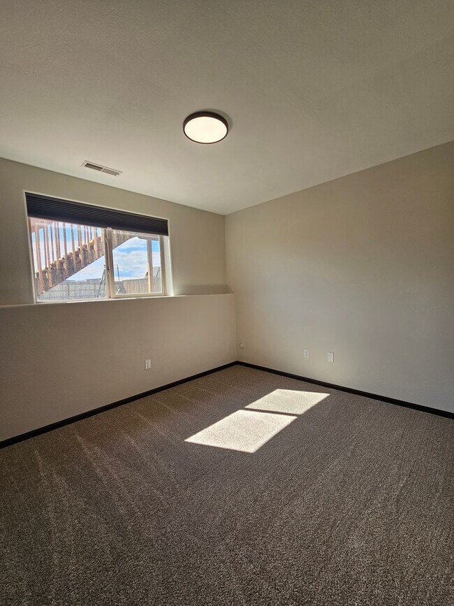 Building Photo - 4 BED | 3 BATH | SPLIT-FOYER HOME | DOUBLE...