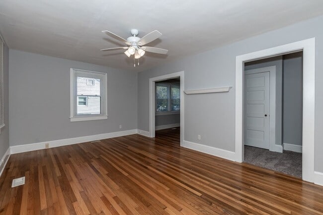 Building Photo - Two Bedroom Home!