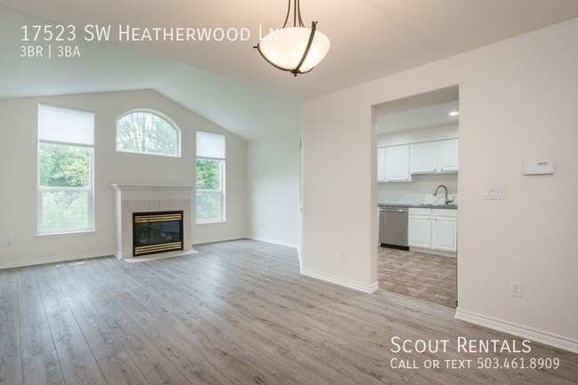 Building Photo - Spacious Sherwood Townhouse!