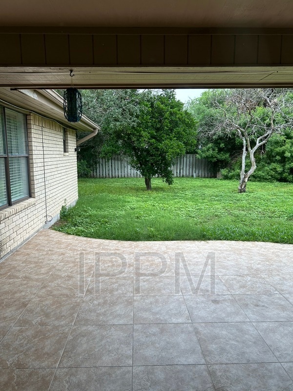 Building Photo - 5610 La Cana Dr