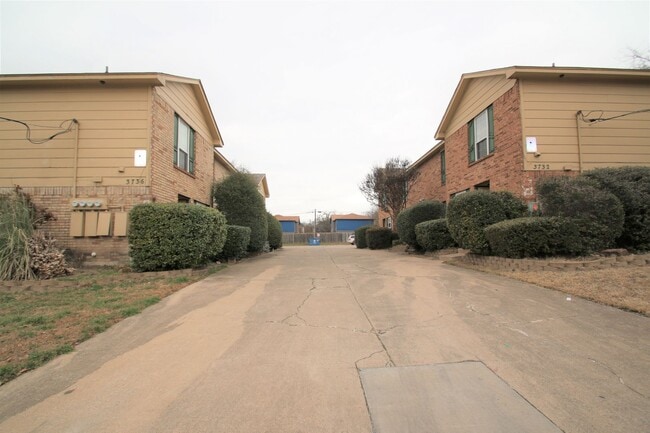 Building Photo - 3732 Bonnie Dr