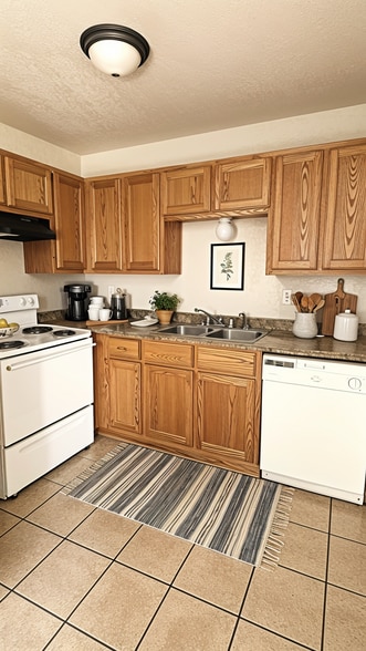 Building Photo - 607 N 20th St