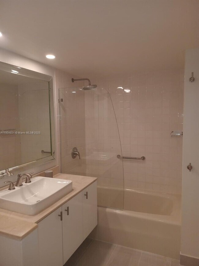 Building Photo - 2751 S Ocean Dr