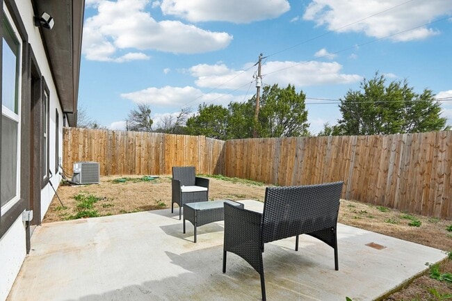 Building Photo - Spacious Custom New Build- 4 Bed 2 Bath Ho...
