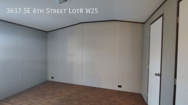 Building Photo - 3637 SE 6th St