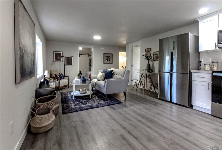 Crisp clean and newly remodeled! - 1519 S 46th St