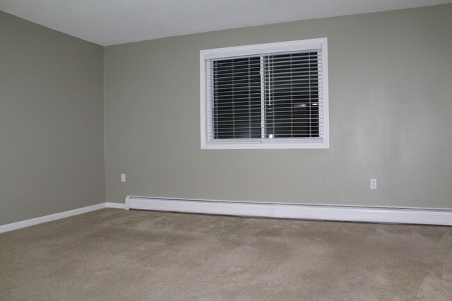 Building Photo - 120 Fisherville Rd