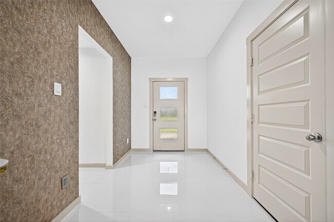 Building Photo - 31410 Hexan Hts Ln