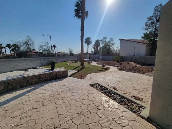 Building Photo - 2094 Silver Breeze Ave