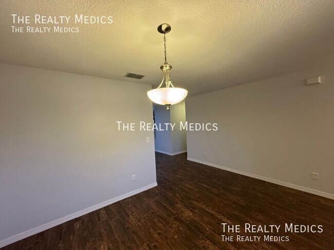 Building Photo - 1328 Karok St