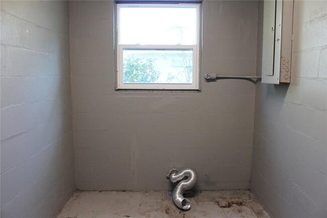 Building Photo - 840 Susan Dr