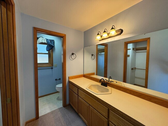 Building Photo - Beautifully landscaped 3 bed/2 bath home in Springfield
