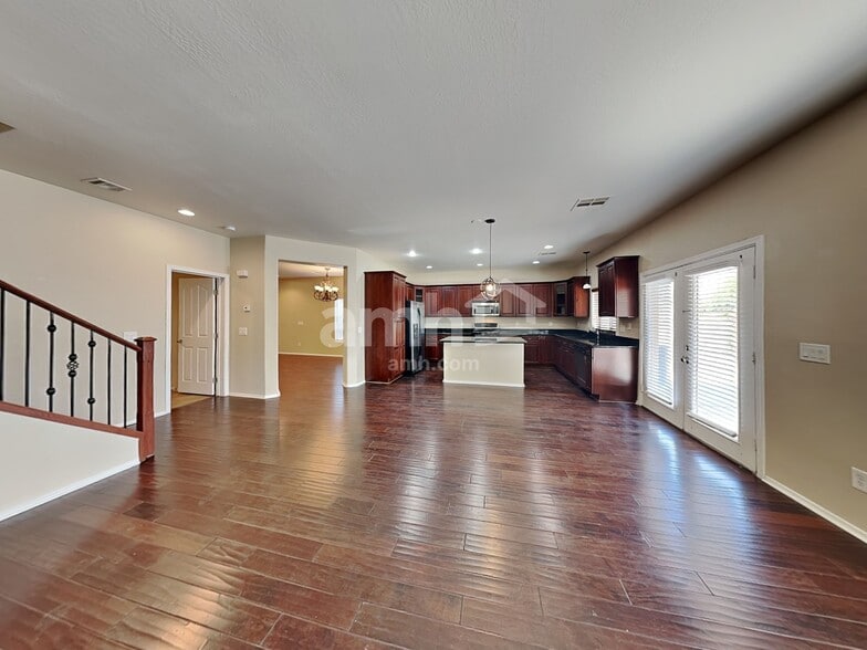 Building Photo - 2422 W Hunter Ct