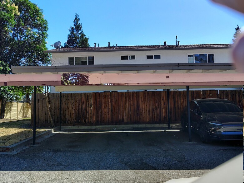 Building Photo - 111 Escazu Ct