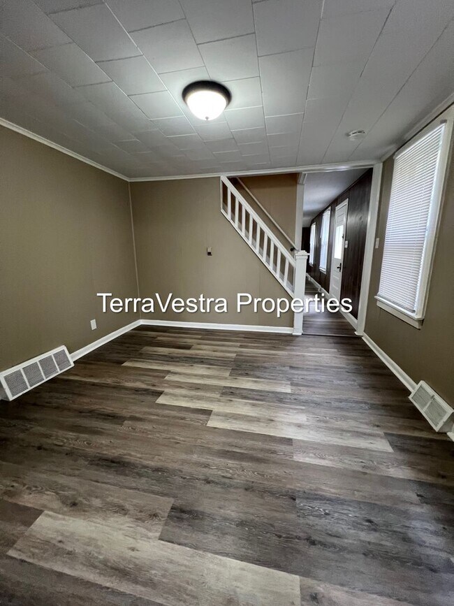 Building Photo - Great 3 Bed with a bonus room in Salem! Eligible for $500 Security Deposit.