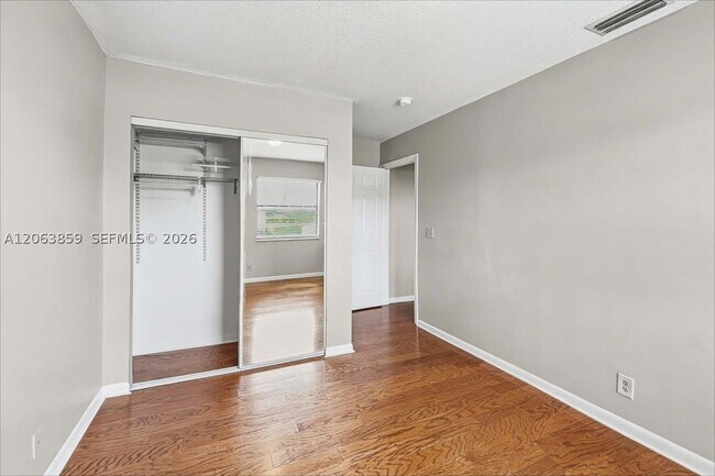 Building Photo - 5818 Northpointe Ln
