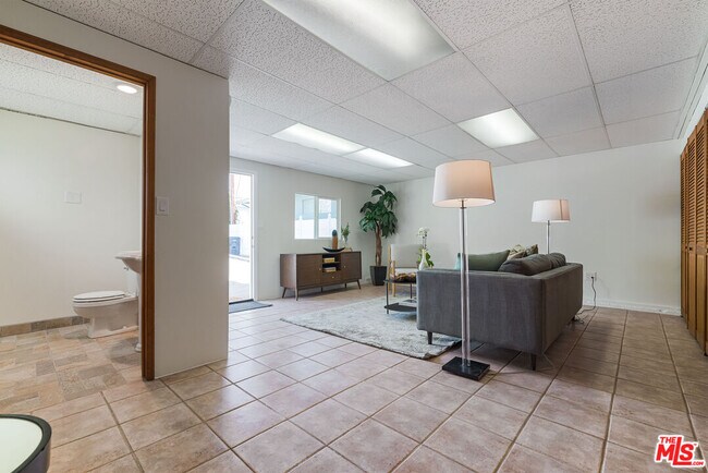 Building Photo - 100 E Kenneth Rd