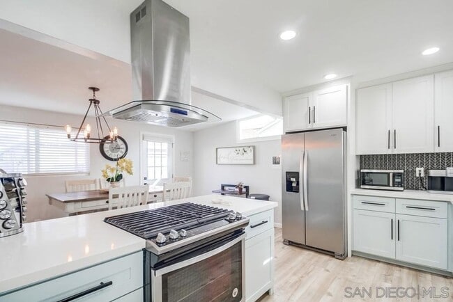 Building Photo - BEAUTIFULLY MAINTAINED AND UPDATED HOME W/...