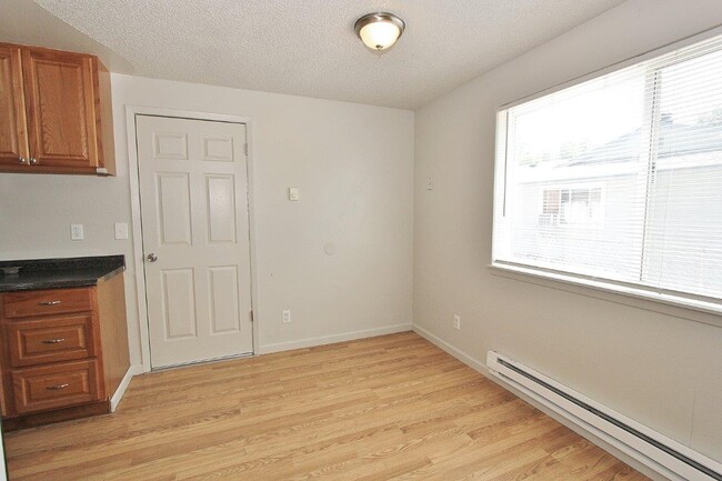 Building Photo - 211 S Highland Dr