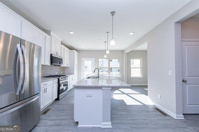 Building Photo - 272 Commons Ave