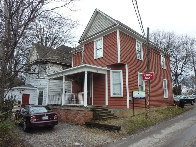 Building Photo - 4BR Red House on 17th St