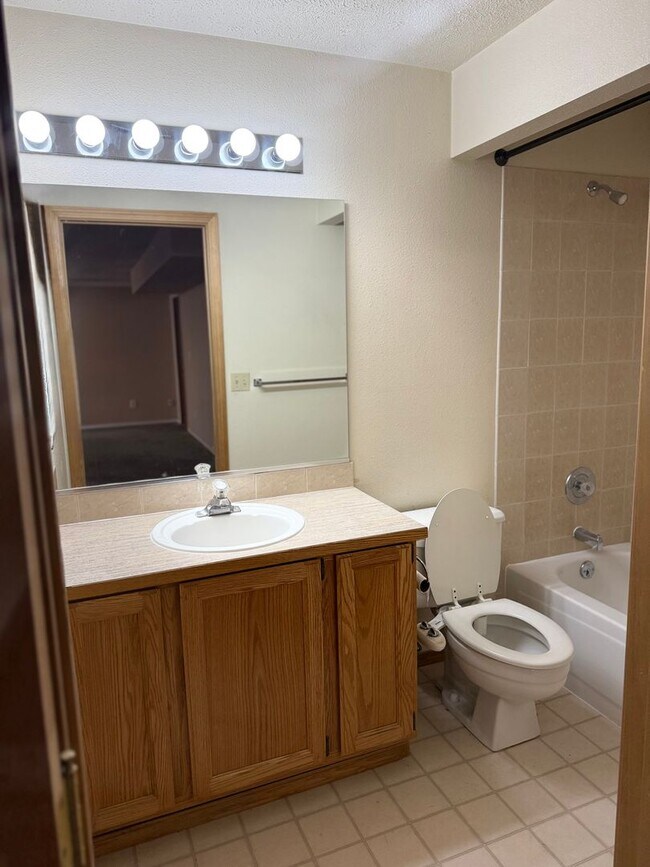 Building Photo - Qualchan Hills Home – 4Bed/3Bath | HOA Community | Coming soon!