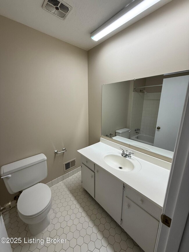 Building Photo - 6803 Taffy Ann Dr