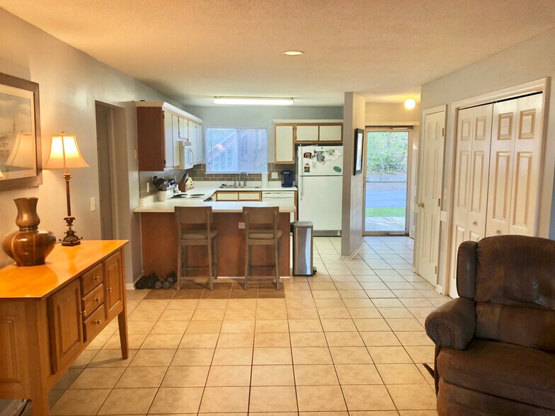 Building Photo - 5211 Lapaloma Ct