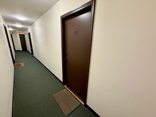 Building Photo - 495 Vincelette St
