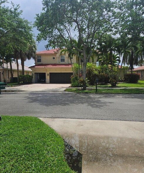 Building Photo - 13382 Lakepointe Cir