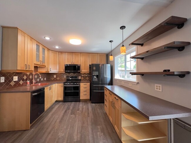 Building Photo - Beautifully Updated Four Bedroom Napa Home