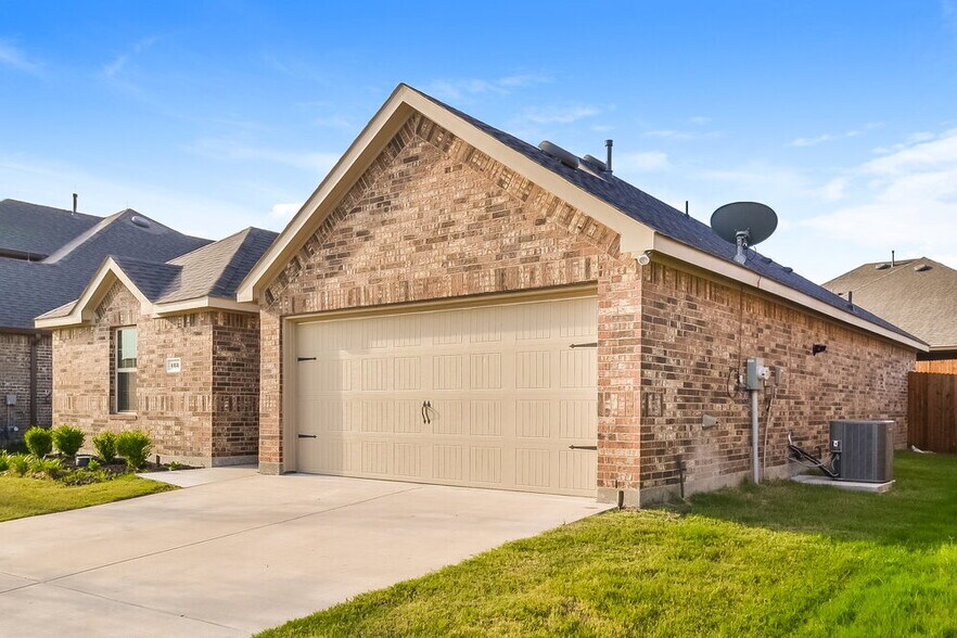 Building Photo - 403 Gallop Dr