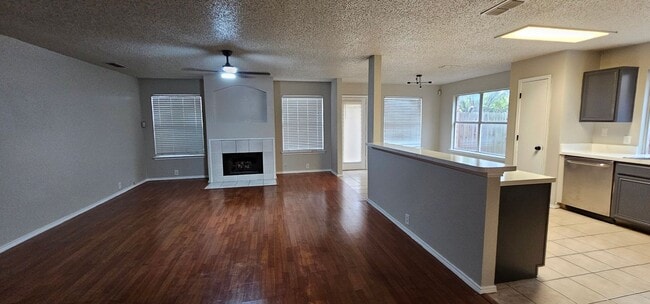 Building Photo - Spacious 2-story on a Quiet Cul-de-Sac